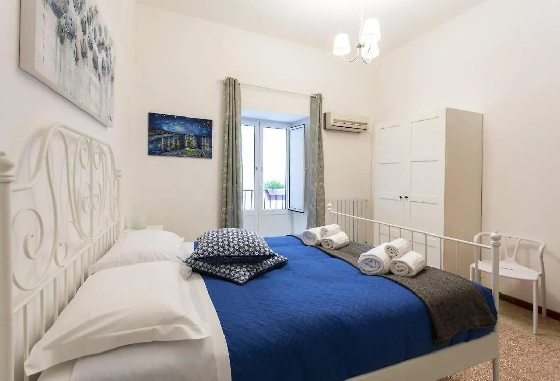 Bb4U Apartments And Terrace Palermo 0*,  Italy